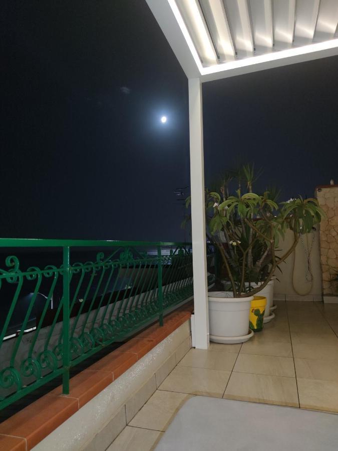 Ferienwohnung Attico Delle Pomelie Santa Teresa Di Riva Exterior foto